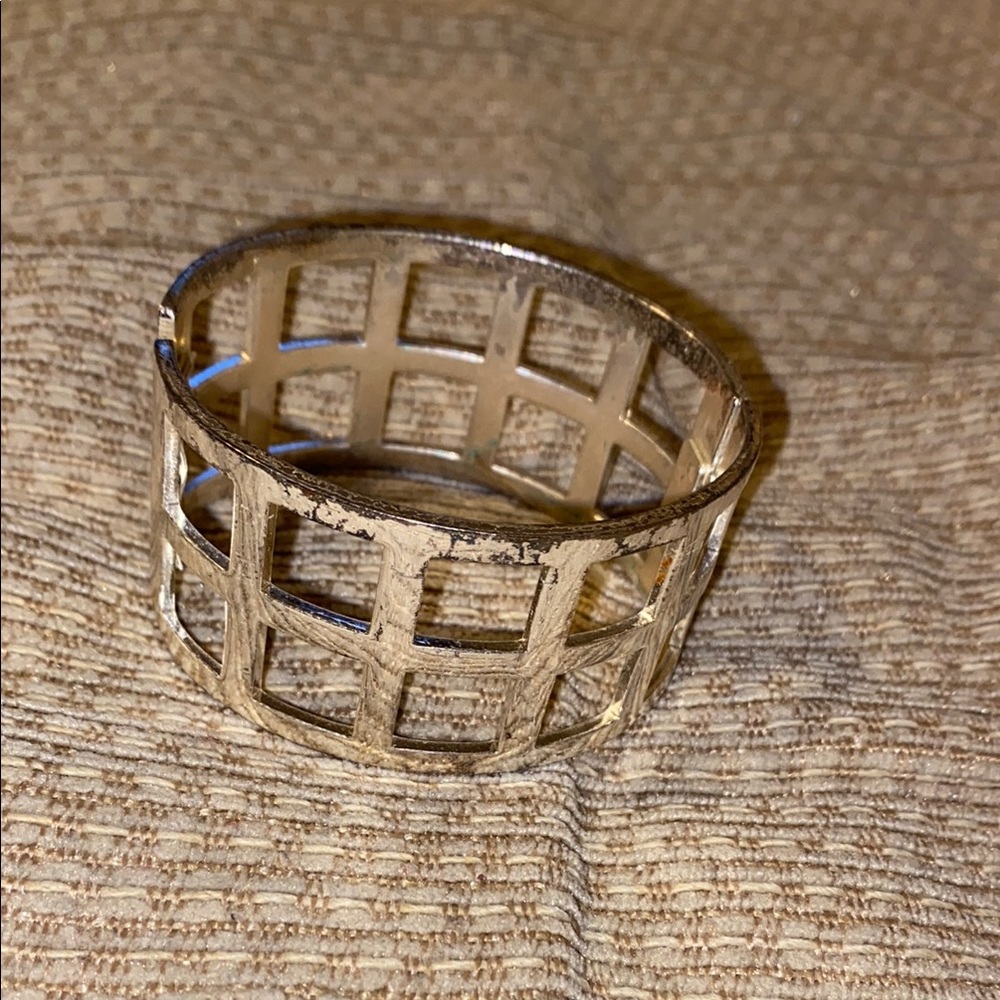 🩶GUV Elegant Silver-Tone Grid Bracelet